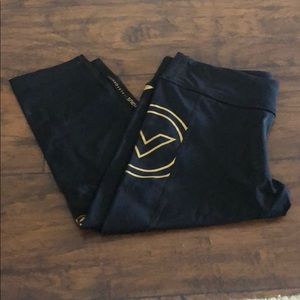 Virus capri leggings nwot